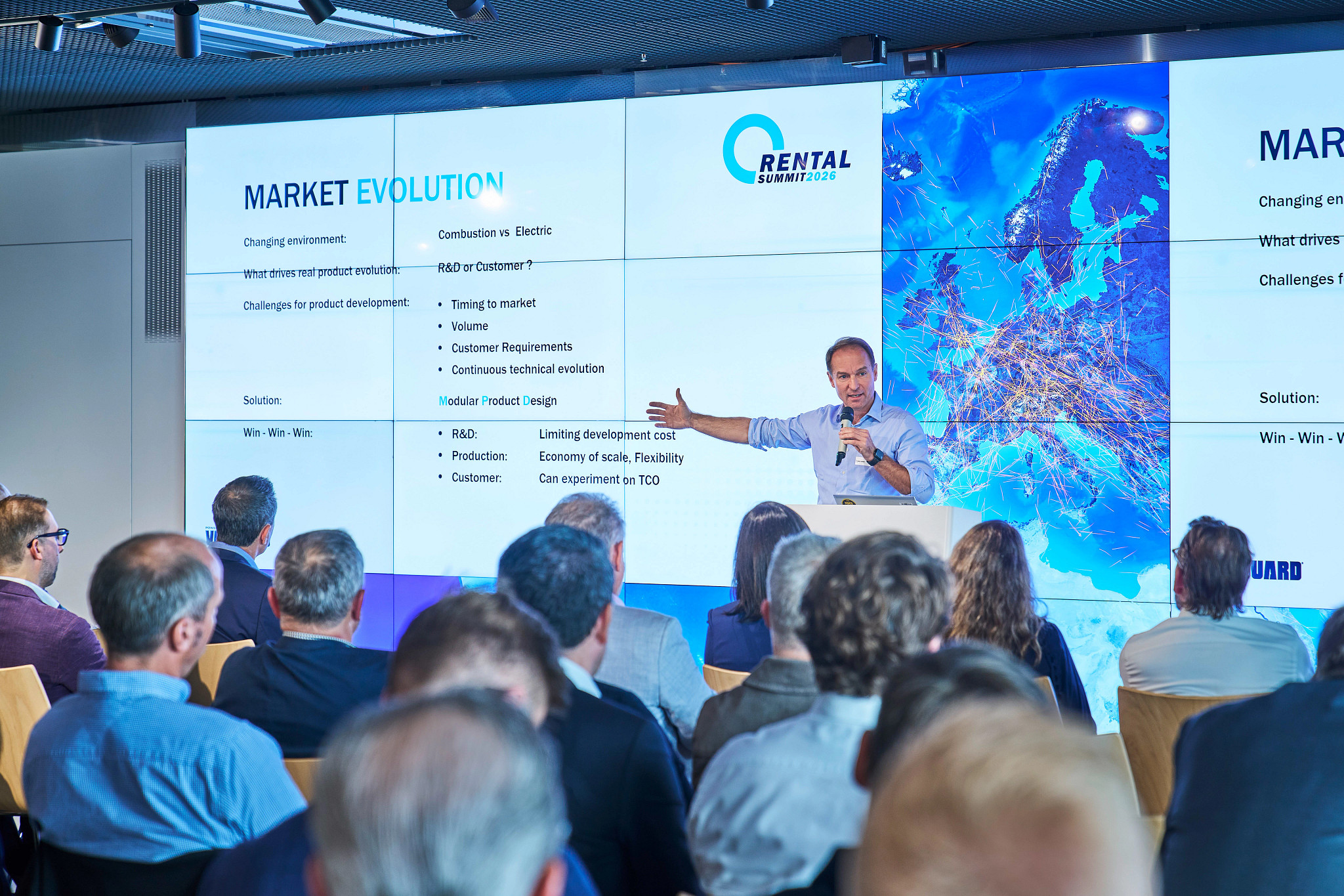Presentatie over modulair machineontwerp tijdens Rental Summit 2026